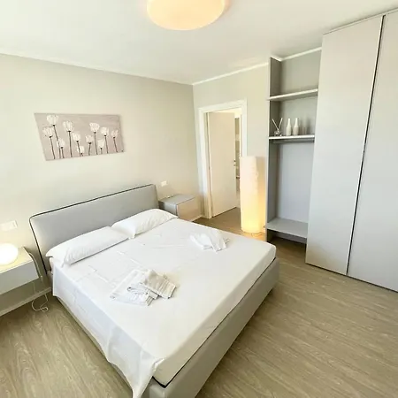 Villa Ipnotica - Panoramic Views Exquisite Pool - Sleeps 7 - Very Stylish *