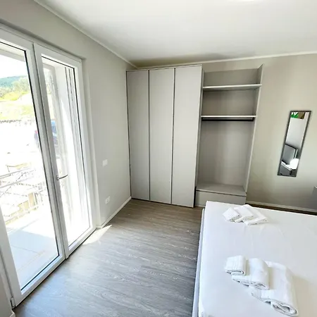 Ipnotica - Panoramic Views Exquisite Pool - Sleeps 7 - Very Stylish