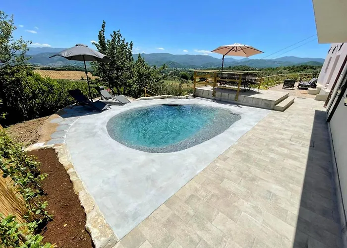 Villa Ipnotica - Panoramic Views Exquisite Pool - Sleeps 7 - Very Stylish